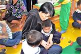 台東縣自閉症協進會29日成立，總統夫人周美青（中）到場加油打氣。她表示，會盡最大的力量幫助台東自閉患者及家庭，「從民間幫忙找資源」 