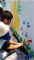 自閉症的高二大男生，讓媽媽抓著手，畫出康乃馨